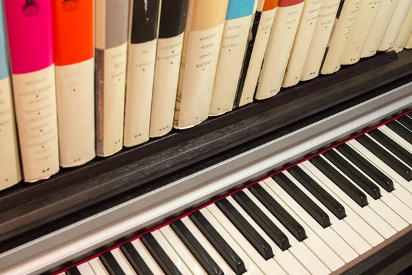 2018 Moscovo Rússia Livros Sobre Piano Conceito Literatura Música — Fotografia de Stock