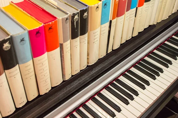 2018 Moscú Rusia Libros Piano Concepto Literatura Música — Foto de Stock