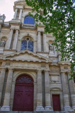 05.03.2008, Paris, Fransa. Cityscape binalar ve ağaçlar, Fransa. Dini mimari Paris.