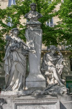 05.03.2008, Paris, Fransa. Paris park tarihsel kişi heykel. Fransa etrafında seyahat.