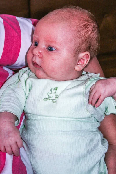 Nyfødte dreng portræt - Stock-foto