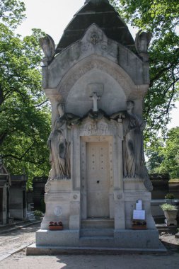 05.04.2008, Paris, Fransa. Paris gezileri. Eski Paris yürüyüş. Ünlüleri Pere Lachaise Mezarlığı Türbesi.