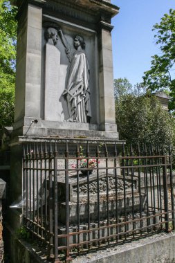 05.04.2008, Paris, Fransa. Paris gezileri. Eski Paris yürüyüş. Ünlüleri Pere Lachaise Mezarlığı Türbesi.