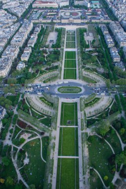Eyfel Kulesi Paris panoramik hava manzara. Paris seyahat. Fransa'nın gezi.