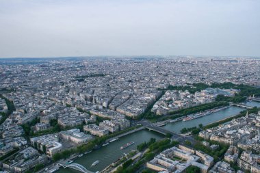 Eyfel Kulesi Paris panoramik hava manzara. Paris seyahat. Fransa'nın gezi.