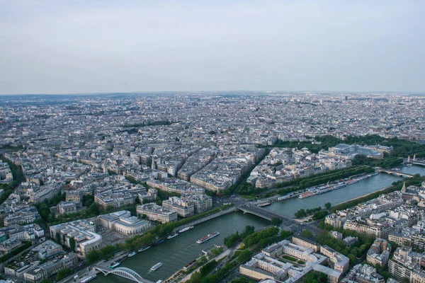 Eyfel Kulesi Paris panoramik hava manzara. Paris seyahat. Fransa'nın gezi.