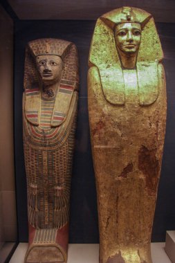 05.05.2008, Paris, Fransa. Louvre Müzesi'nde Mısır lahit. Paris manzaraları.