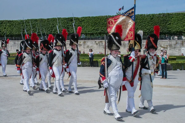 2008 フランス チュイルリー庭園で強制的に 世紀フランスの軍隊の衣装パレード — ストック写真