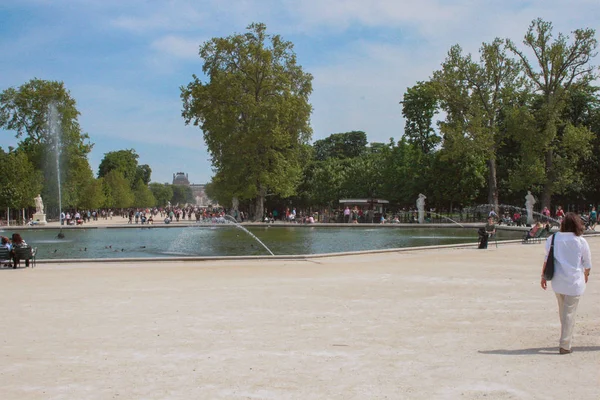 2008 Parijs Frankrijk Mensen Bij Fontein Tuin Van Tuilerieën Wandelen — Stockfoto