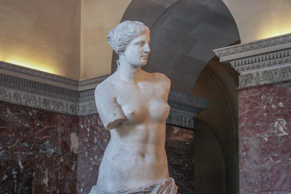 05.05.2008, Paris, Fransa. Afrodit, daha iyi ama yanlışlıkla Venüs de Milo bilinen Milos. Louvre ünlü görme. Paris seyahat.