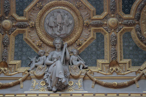 2008 Párizs Franciaország Dekoratív Elemek Tető Louvre Múzeum Párizs Városnézés — Stock Fotó