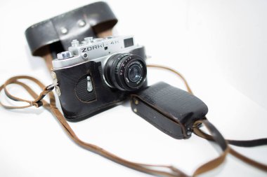 12.02.2018, Moscow, Rusya Federasyonu. Vintage fotoğraf makinesi beyaz arka plan üzerinde. Retro Fotoğraf makinesi yakın çekim. 