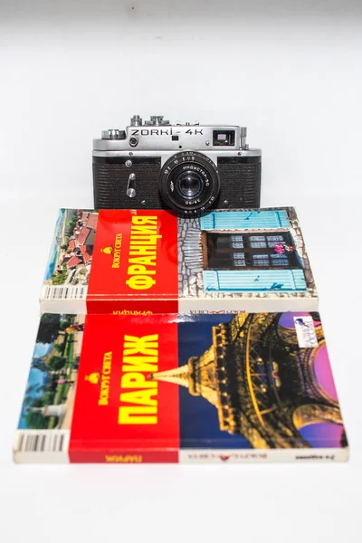 2018 Moscow Russia Concept Journey France Vintage Photo Camera Guidebook — Stock Photo, Image