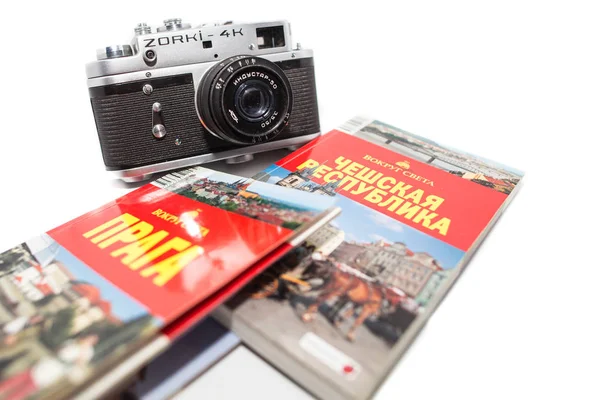 2018 Moscow Russia Concept Journey Hungary Vintage Photo Camera Guidebook — Stock Photo, Image