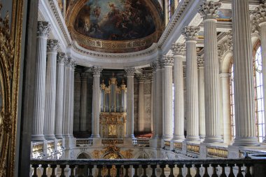 05.05.2008, Versailles, Fransa. İç organ ile sarayın. Antik müzik aleti kapat. 