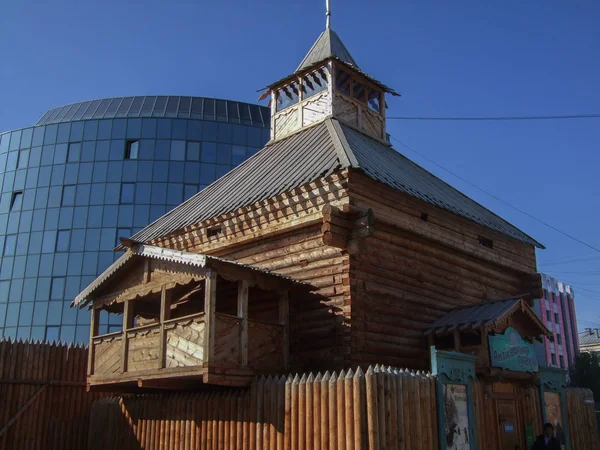 2008 Yakutsk Ryssland Gamla Och Moderna Byggnader Staden Arkitekturen Ryssland — Stockfoto