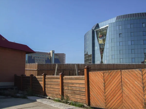 2008 Yakutsk Rusland Een Oude Moderne Gebouwen Van Stad Architectuur — Stockfoto