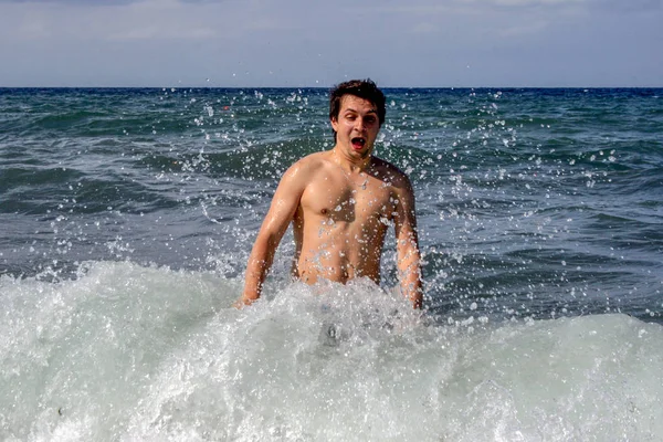 2008 Херсониссос Крит Греция Молодой Человек Пляже — стоковое фото