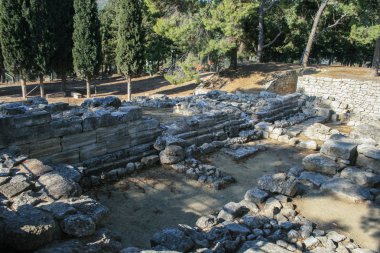 09.23.2008, Hersonissos, Girit, Yunanistan. Avrupa araba ile seyahat. Yunan Knossos Sarayı ve turist grup antik kalıntıları.