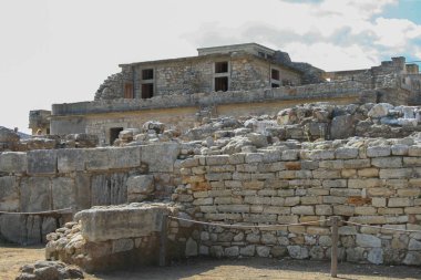 09.23.2008, Hersonissos, Girit, Yunanistan. Avrupa araba ile seyahat. Yunan Knossos Sarayı ve turist grup antik kalıntıları.