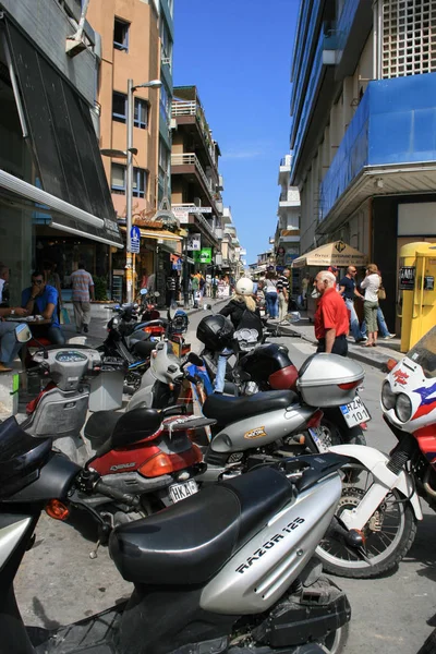 2008 Hersonissos Creta Grecia Viajar Por Europa Coche Motocicletas Estrecha —  Fotos de Stock