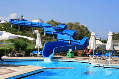 09.26.2008, Hersonissos, Girit, Yunanistan. Yunanistan Seyahat. havuzda rafting boru.