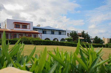 09.27.2008, Hersonissos, Girit, Yunanistan. Yunanistan Seyahat. Dış otelden deniz kenarı.