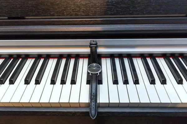 Watch Piano Keyboard Concept Time Music — Stockfoto