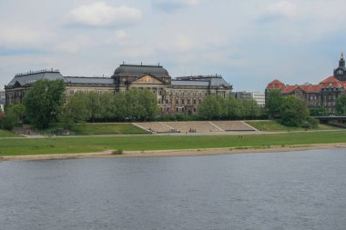 2009.05.05, Dresden, Almanya. Elbe Nehri manzarası. Avrupa'da seyahat.
