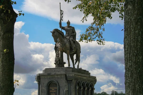 2009 俄罗斯的弗拉基米尔 弗拉基米尔王子在公园里的纪念碑 俄罗斯老城区的观光 — 图库照片