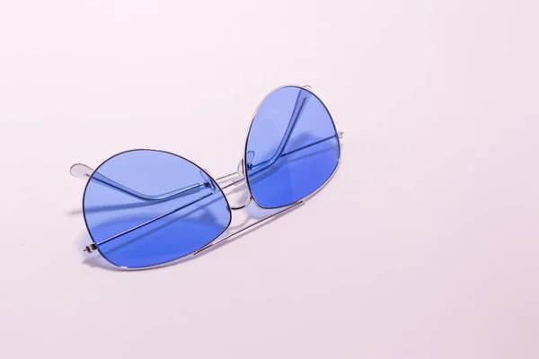 Blue Sunglasses Background White Concept Summertime — Stock Photo, Image