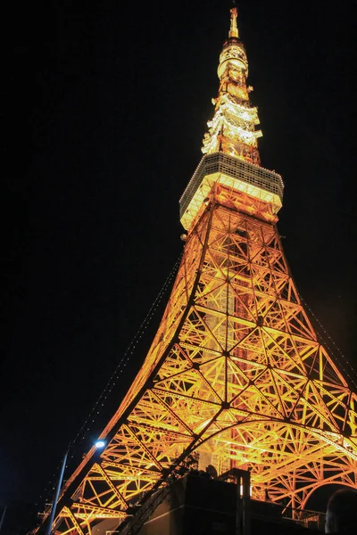 暗い空を背景にイルミネーションと東京タワーを表示します 2013 東京の観光スポット — ストック写真