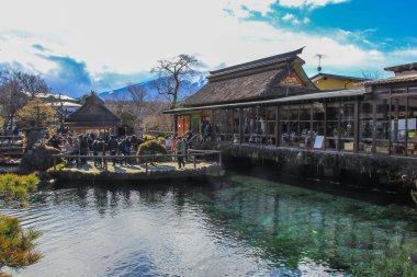 2013.01.03, Oshino Hakkai, Japonya. Fuji Dağı'nın çok da uzak olmayan küçük bir turistik köy. Japonya seyahat.