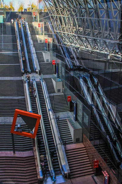 2013 京都駅のフロア間移動階段 — ストック写真