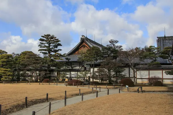 2013 日本城领土上的古建筑 在京都的景点漫步 — 图库照片
