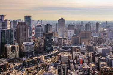 2013.01.05, Osaka, Japonya. Osaka panoramik manzarasını gün batımında. Japonya seyahat.