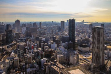 2013.01.05, Osaka, Japonya. Osaka panoramik manzarasını gün batımında. Japonya seyahat.