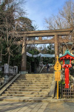 Turistler ve yerliler için Fuj özgeçmişlerine Enoshima yürüyüş