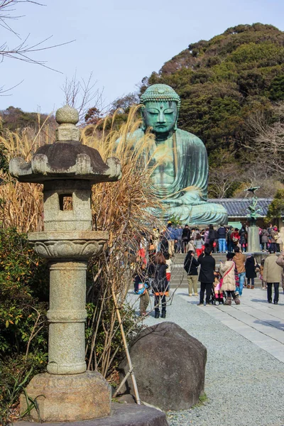 2013 Kamakura Japón Una Monumental Estatua Bronce Aire Libre Buda —  Fotos de Stock