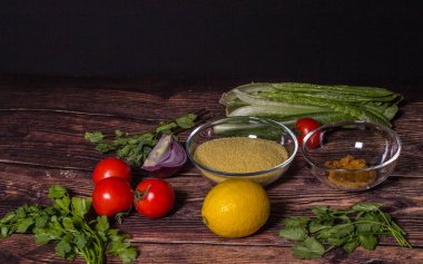 Tabbouleh-Levantine vejetaryen salata pişirme için malzemeler. Arapça dünyanın geleneksel gıda. 