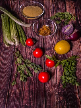 Tabbouleh-Levantine vejetaryen salata pişirme için malzemeler. Arapça dünyanın geleneksel gıda. 