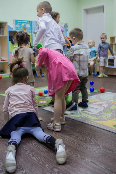 2019 Mosca Russia Bambini Che Giocano Giochi Attivi Nella Scuola — Foto Stock