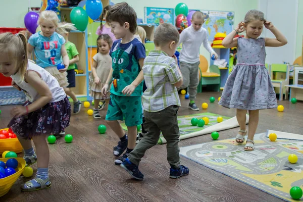 2019 Москва Россия Дети Играют Активные Игры Детском Саду Группа — стоковое фото