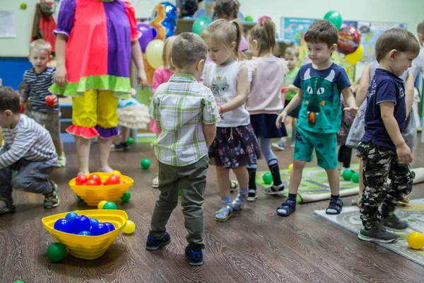 2019 Moskva Rusko Děti Hrají Aktivní Hru Školce Skupina Zábavného — Stock fotografie