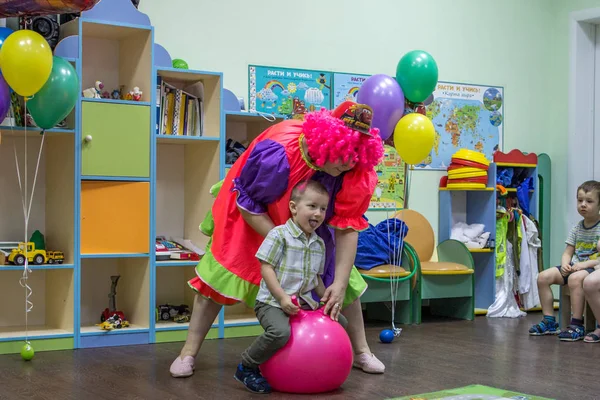 2019 Moskva Rusko Děti Hrají Aktivní Hru Školce Skupina Zábavného — Stock fotografie