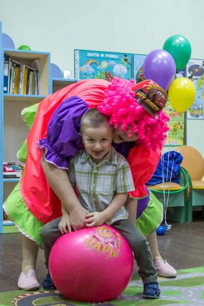 2019 Moscou Russie Enfants Jouant Des Jeux Actifs Maternelle Groupe — Photo