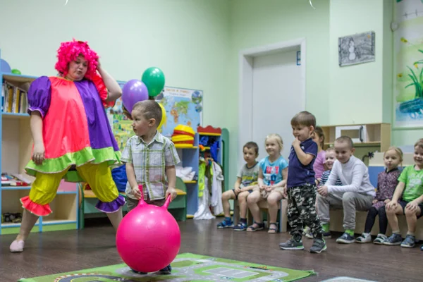 2019 Moscú Rusia Niños Jugando Juegos Activos Jardín Infantes Grupo — Foto de Stock