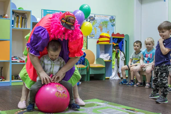2019 Moskva Rusko Děti Hrají Aktivní Hru Školce Skupina Zábavného — Stock fotografie