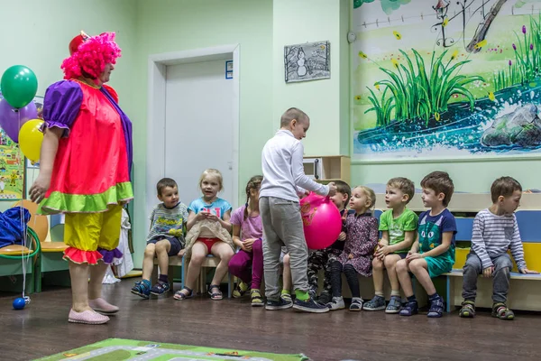 2019 Moskva Rusko Děti Hrají Aktivní Hru Školce Skupina Zábavného — Stock fotografie