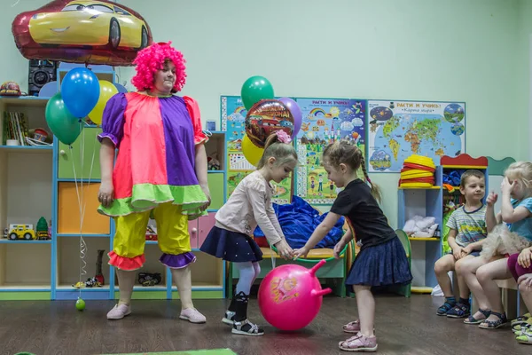 2019 Moskva Rusko Děti Hrají Aktivní Hru Školce Skupina Zábavného — Stock fotografie